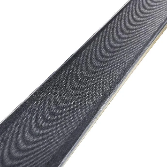 Détail de la semelle d’un ski Dénériaz