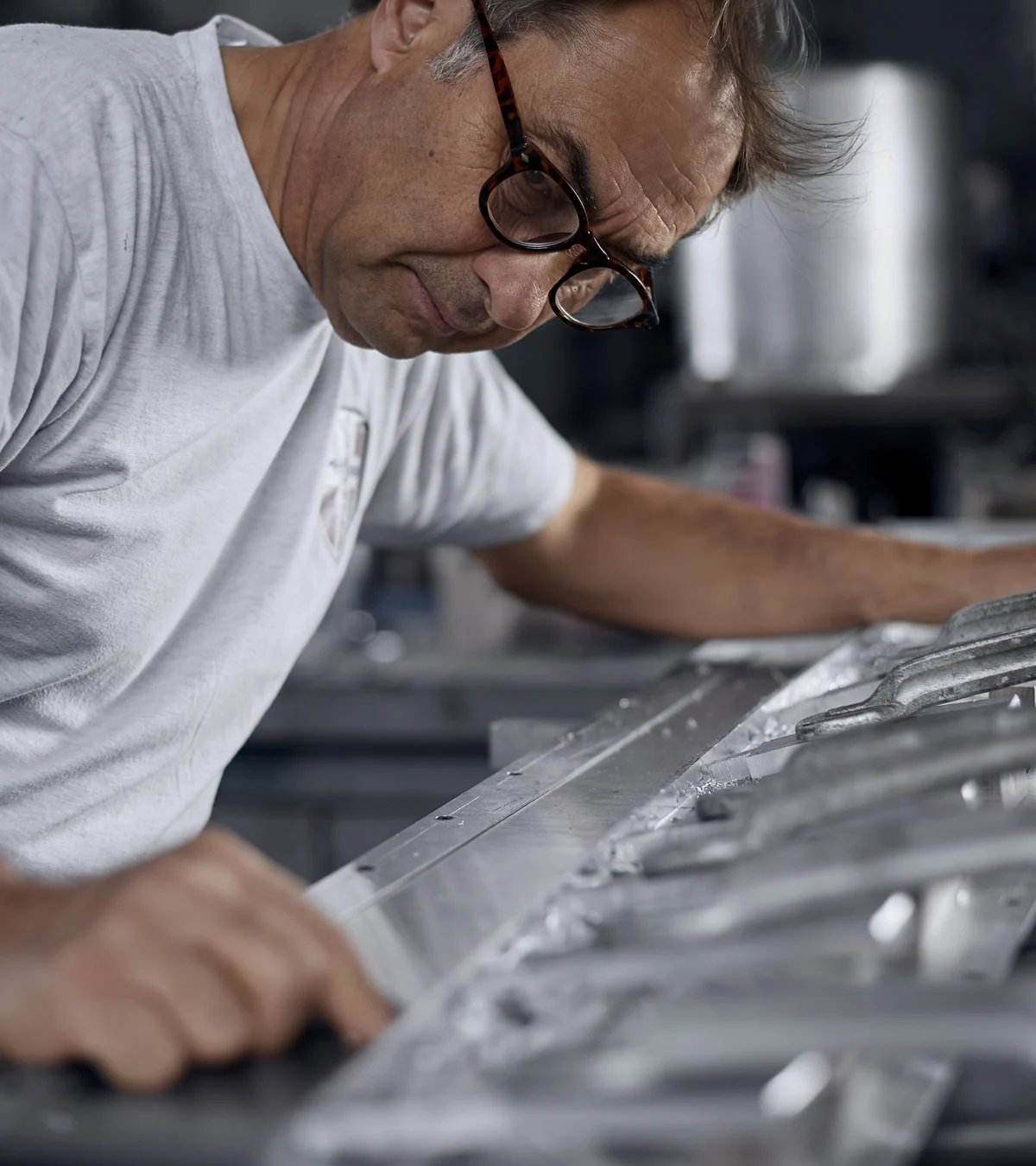 Craftsman shaping a ski in the manufacture